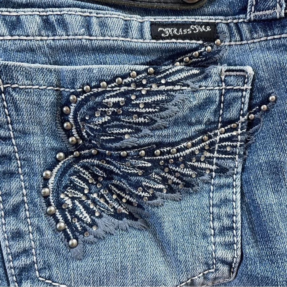 Miss Me Capri Jeans with embellished Wings Size 31 - Picture 4 of 11